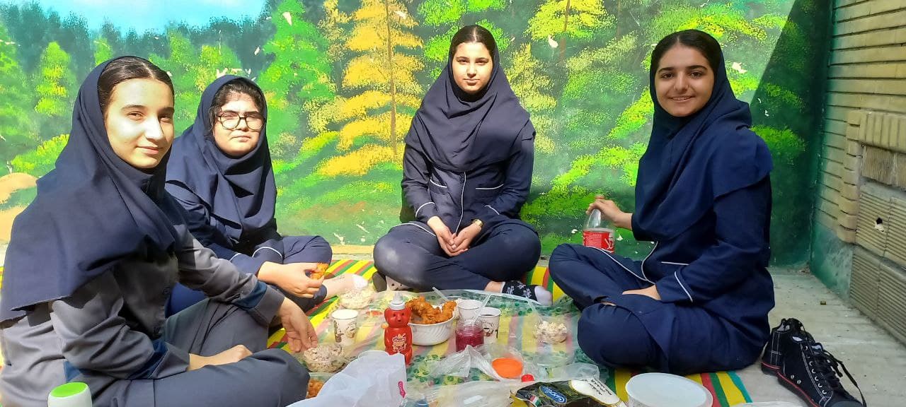 برگزاری برنامه آشپزی در مدرسه پایه هفتم سال تحصیلی۱۴۰۴_۱۴۰۳